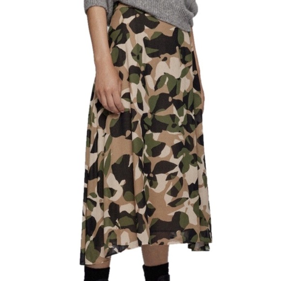 Hugo Boss Dresses & Skirts - hugo boss 100% silk ASYMMETRIC-HEM SKIRT IN
GRAPHIC-PRINT Camo size 2